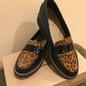 Women's slip-on leather loafers